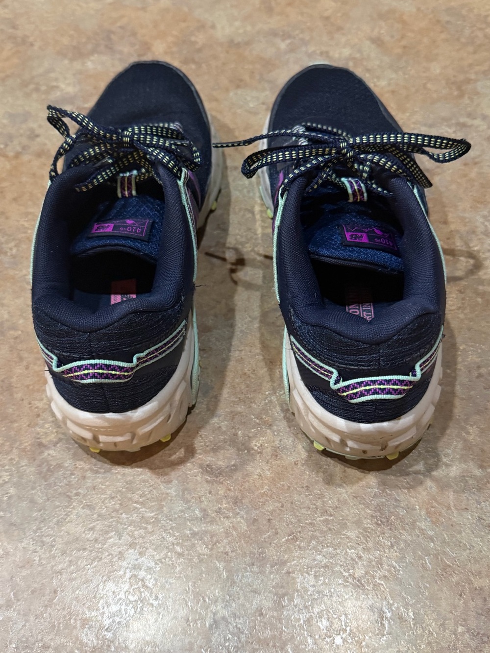 New Balance Women's 410 V6 Trail Shoes. Navy with Purple Accent. Size 9 - Picture 3 of 7